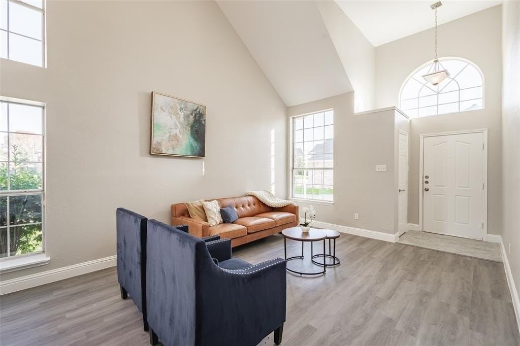 6945 Hickory Crk - Photo 6 of 38