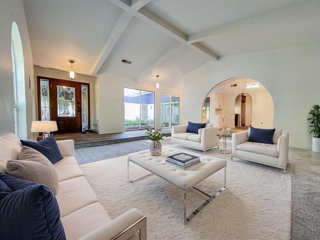 3309 S Country Club Rd - Photo 3 of 40