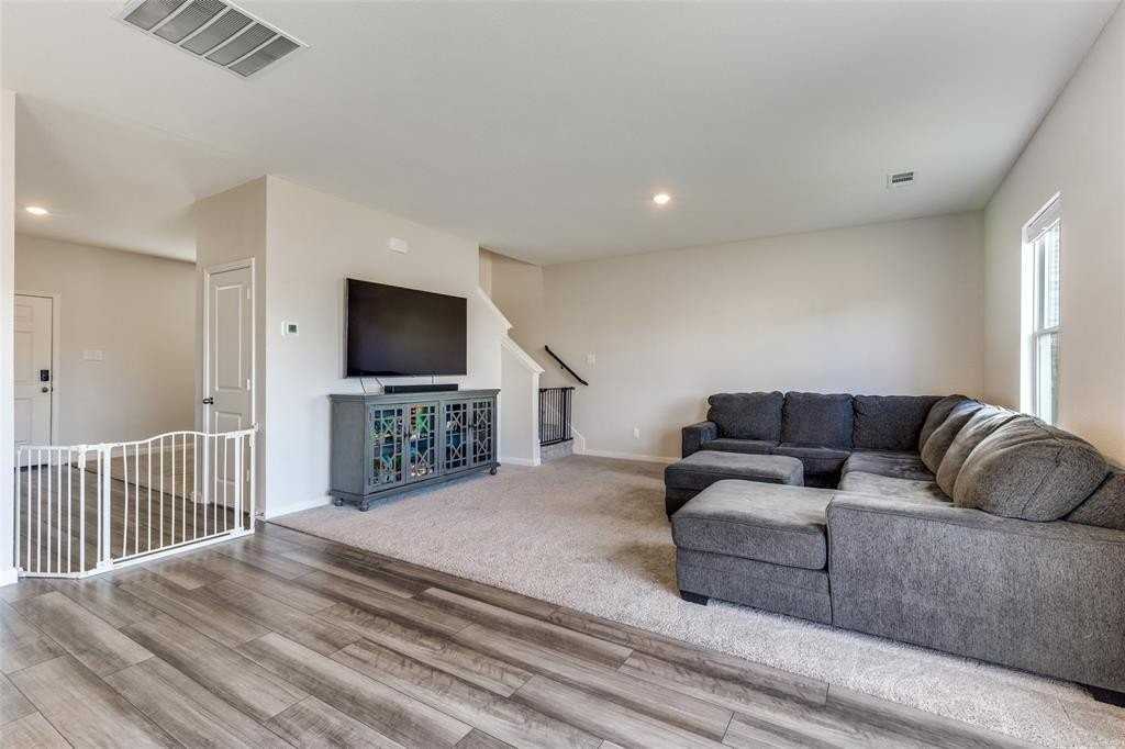 8249 Stovepipe Dr - Photo 3 of 12