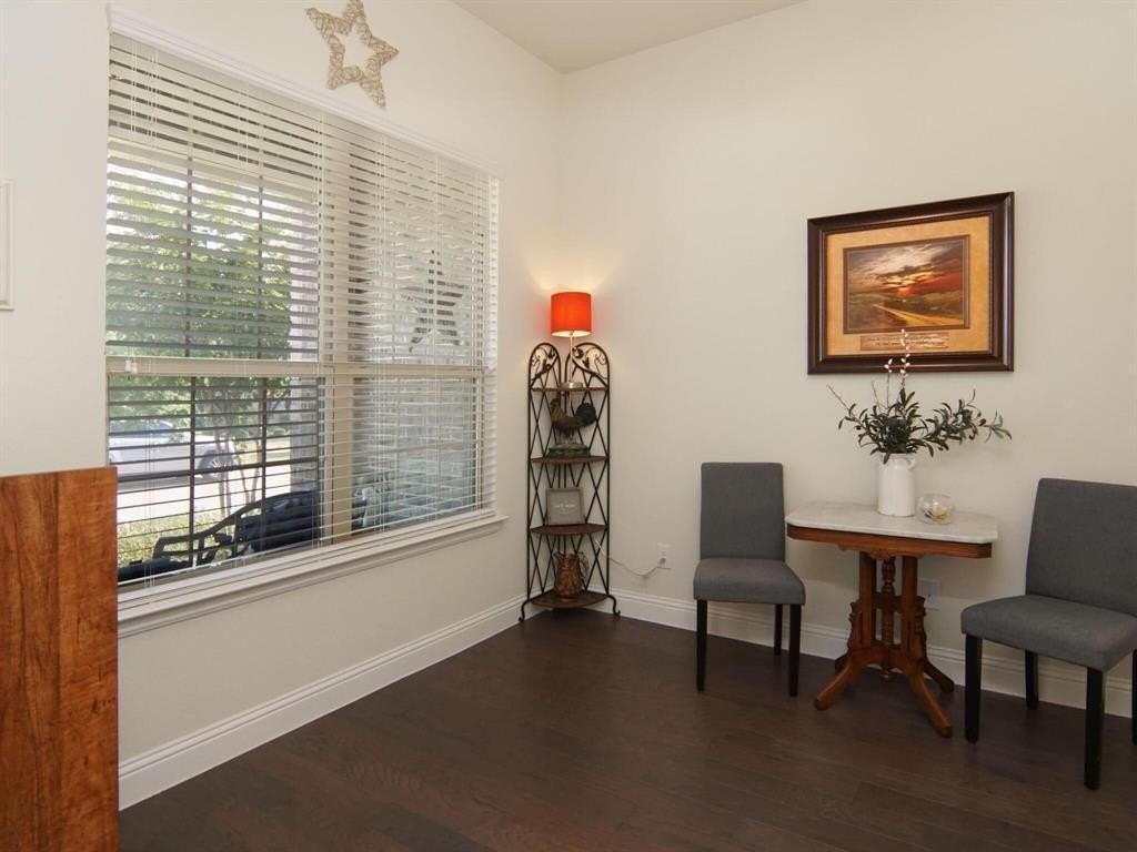 721 10th St - Photo 4 of 23