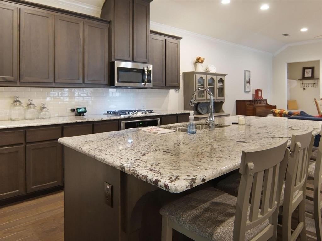 721 10th St - Photo 5 of 23