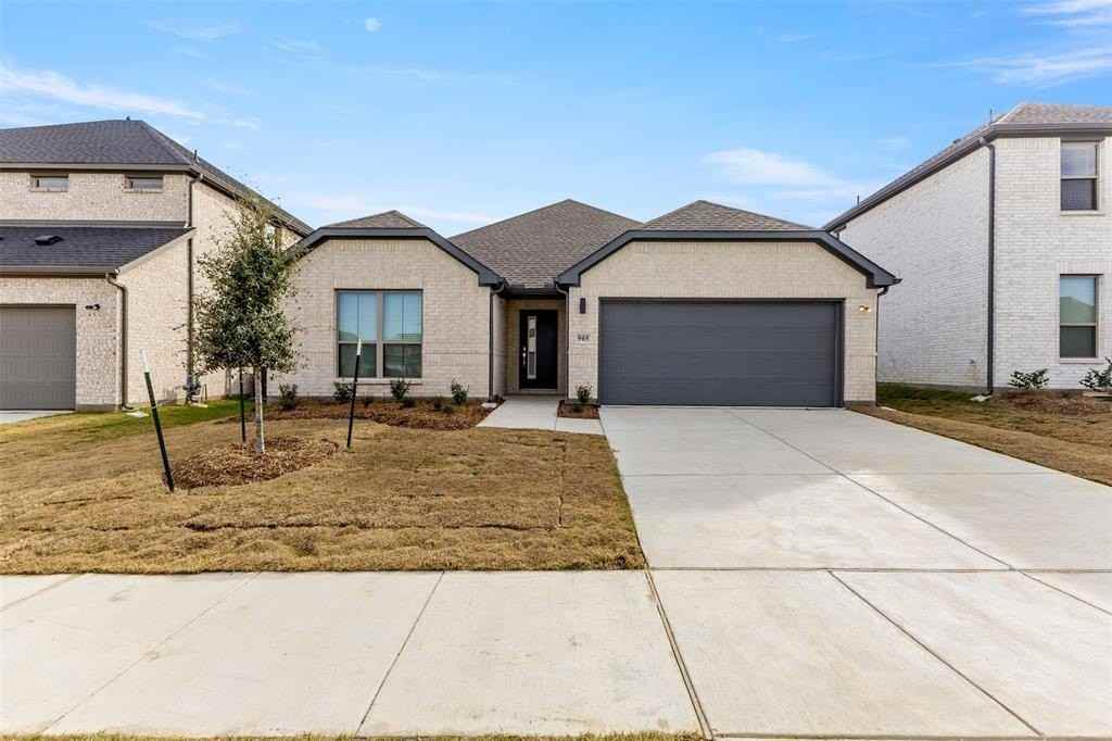 905 Honeydew Ln - Photo 2 of 33