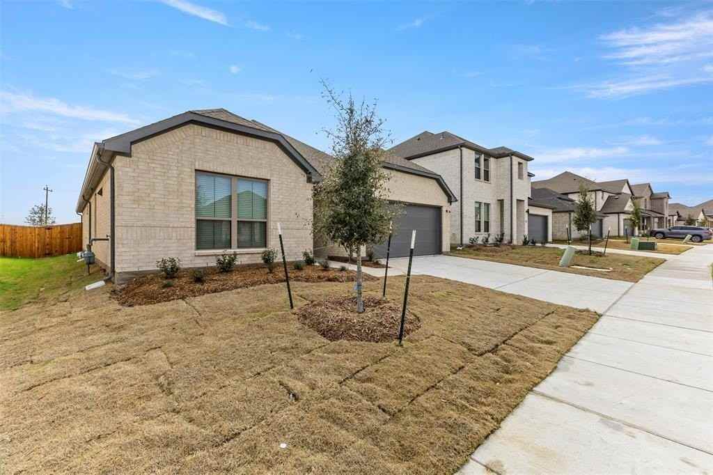 905 Honeydew Ln - Photo 4 of 33