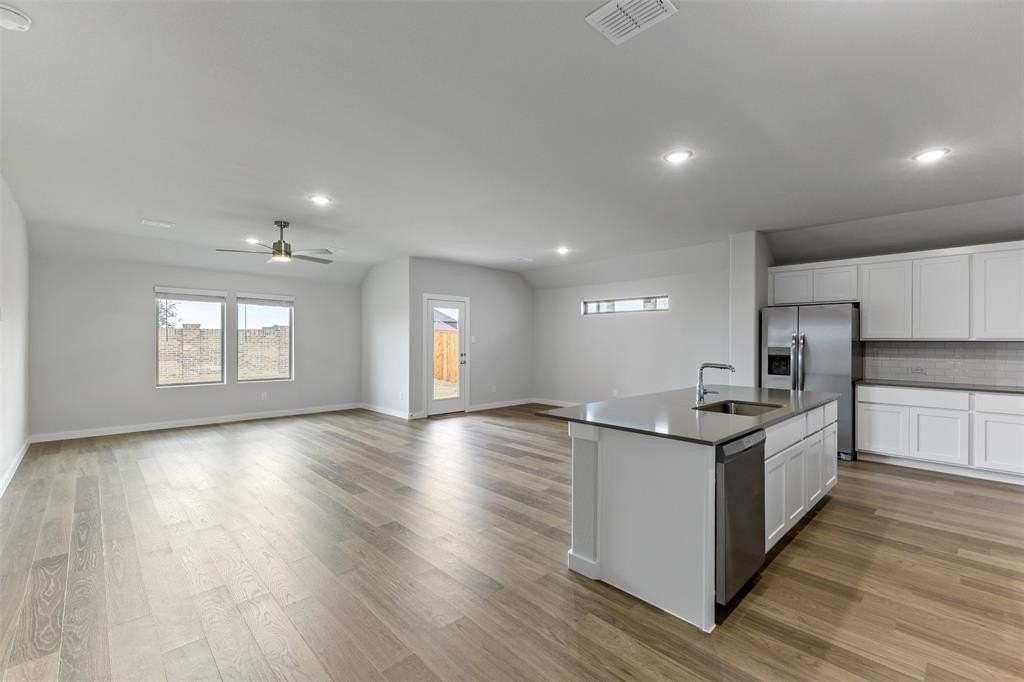 905 Honeydew Ln - Photo 5 of 33