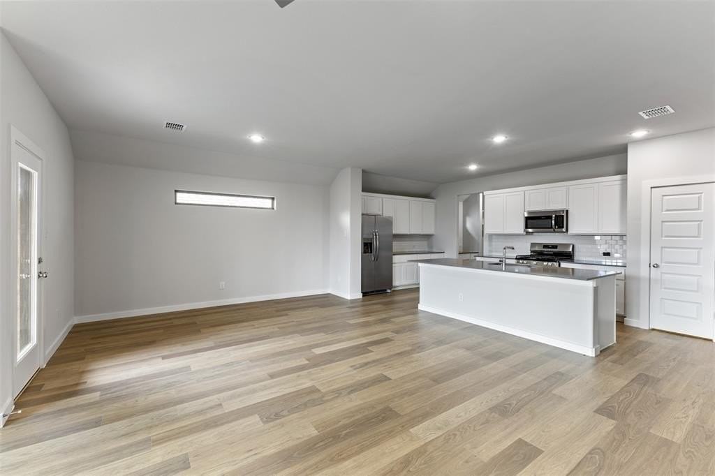 905 Honeydew Ln - Photo 7 of 33