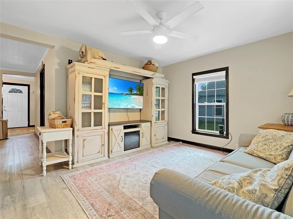 604 Maple St - Photo 2 of 16