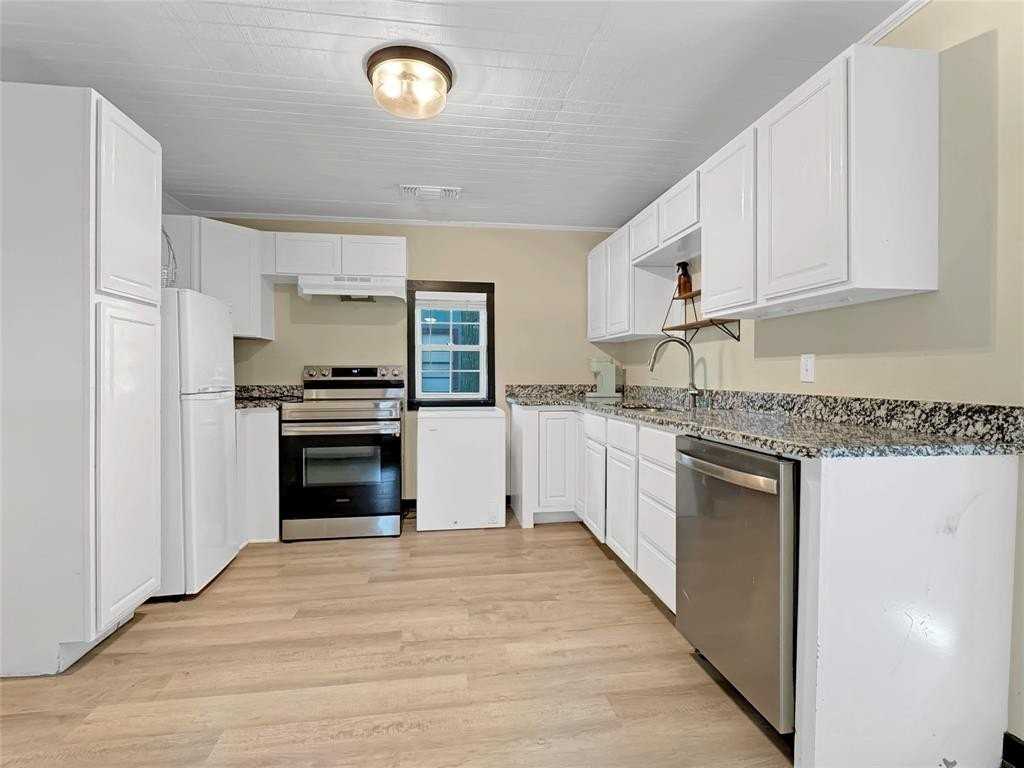 604 Maple St - Photo 4 of 16