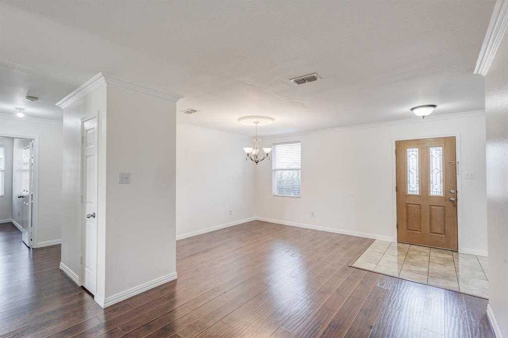 3009 Meadow Bluff Dr - Photo 5 of 27