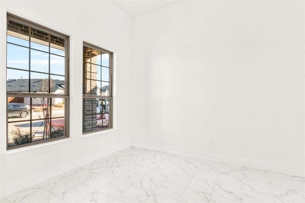 2414 Thavie St - Photo 3 of 37