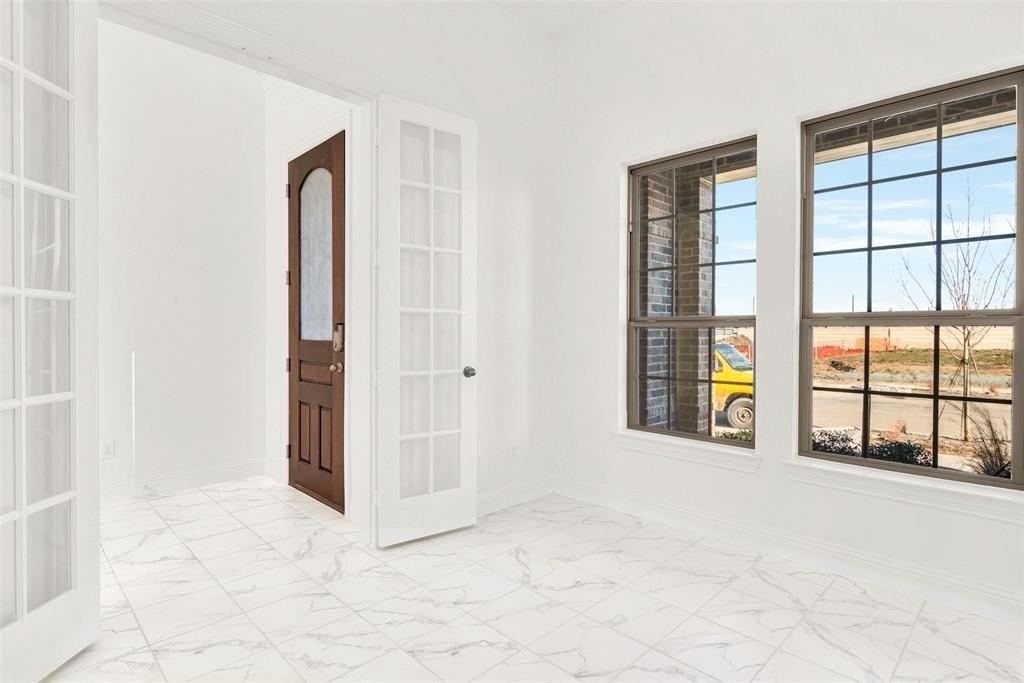 2414 Thavie St - Photo 4 of 37