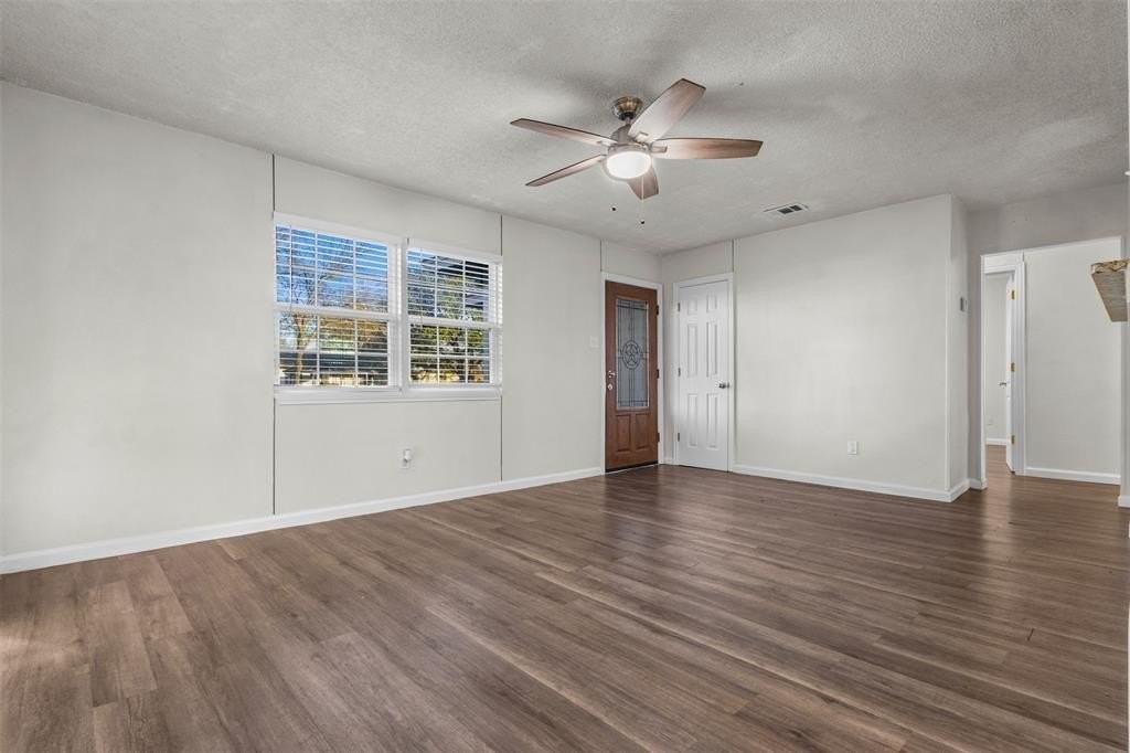 635 Woodmont Dr - Photo 2 of 15