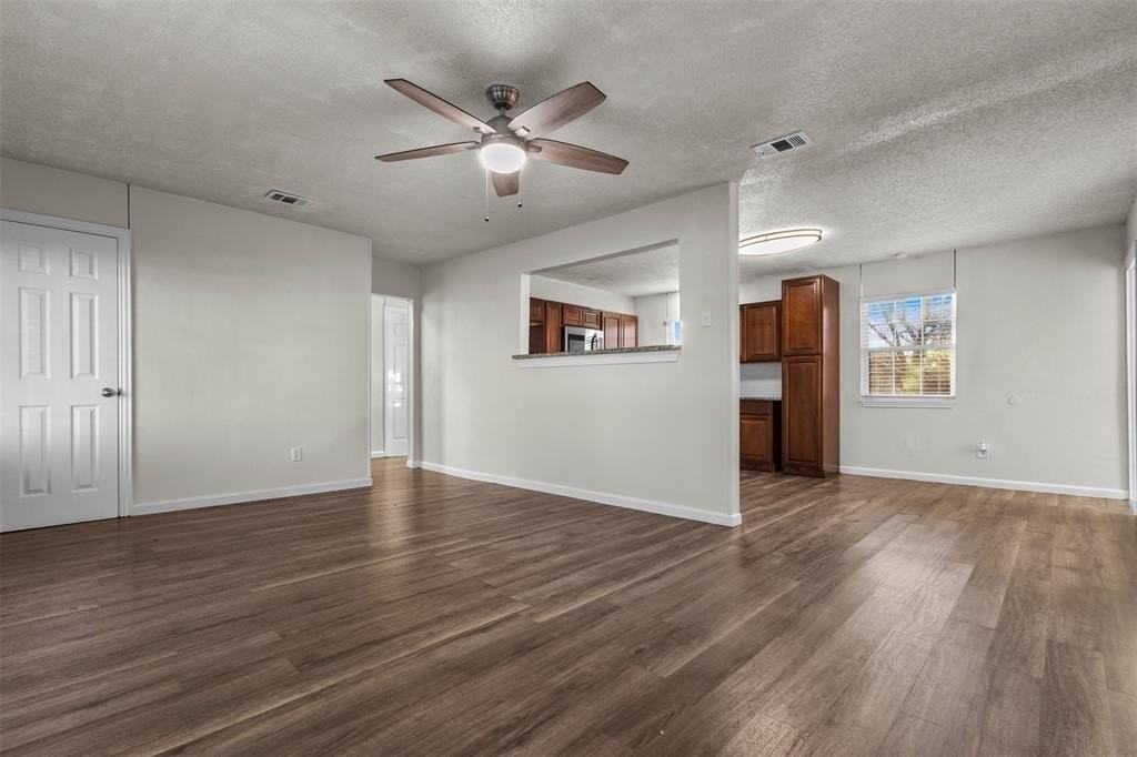 635 Woodmont Dr - Photo 3 of 15