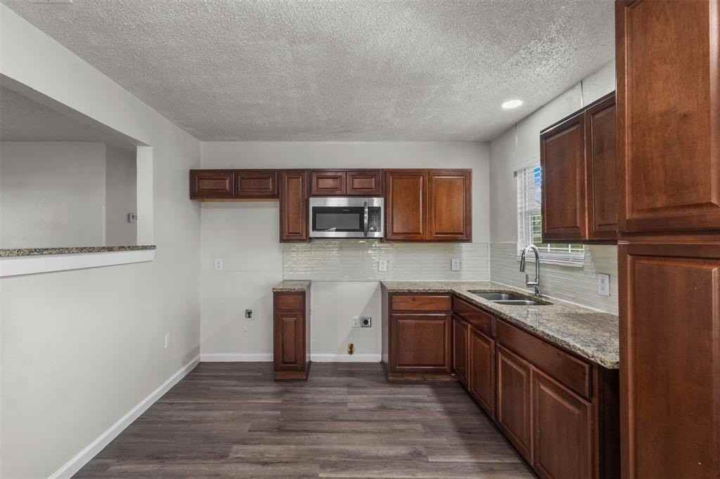 635 Woodmont Dr - Photo 4 of 15