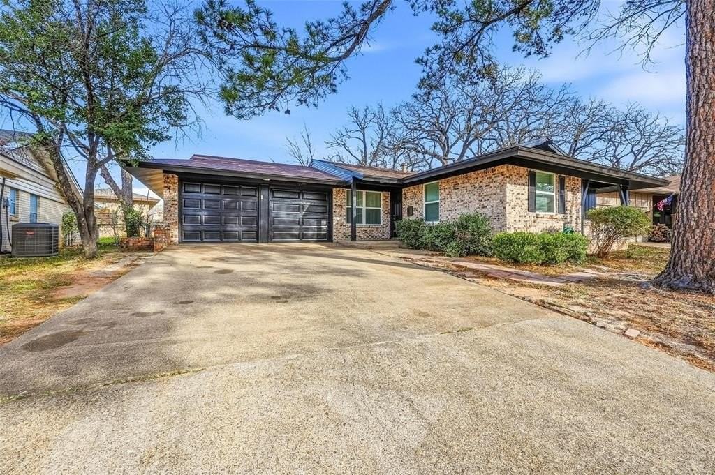 2209 Normandy Dr - Photo 3 of 21