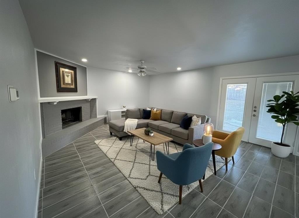 1911 Primrose Ln - Photo 3 of 18