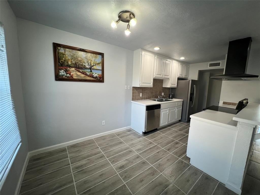 1911 Primrose Ln - Photo 5 of 18