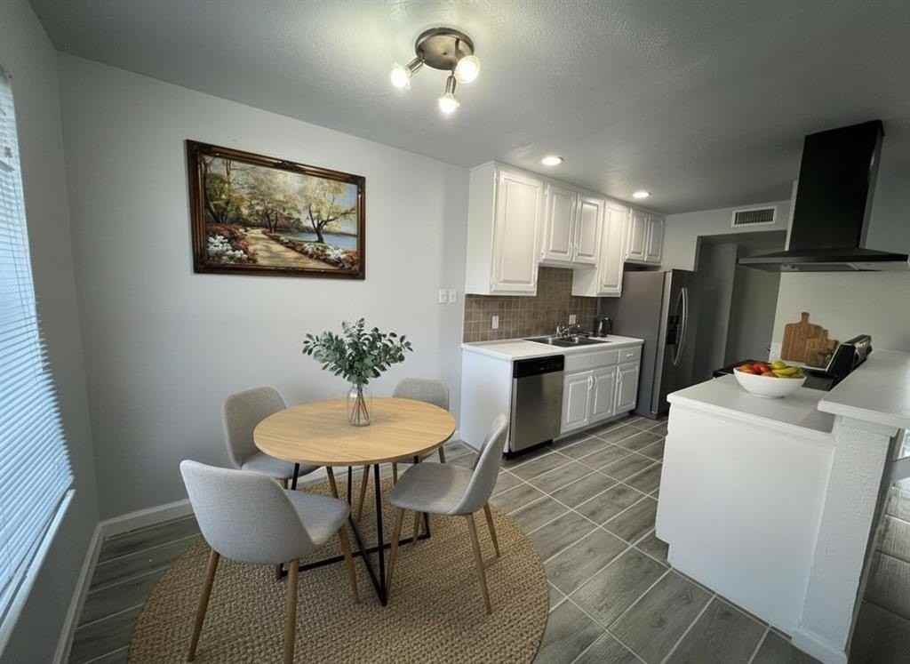 1911 Primrose Ln - Photo 6 of 18