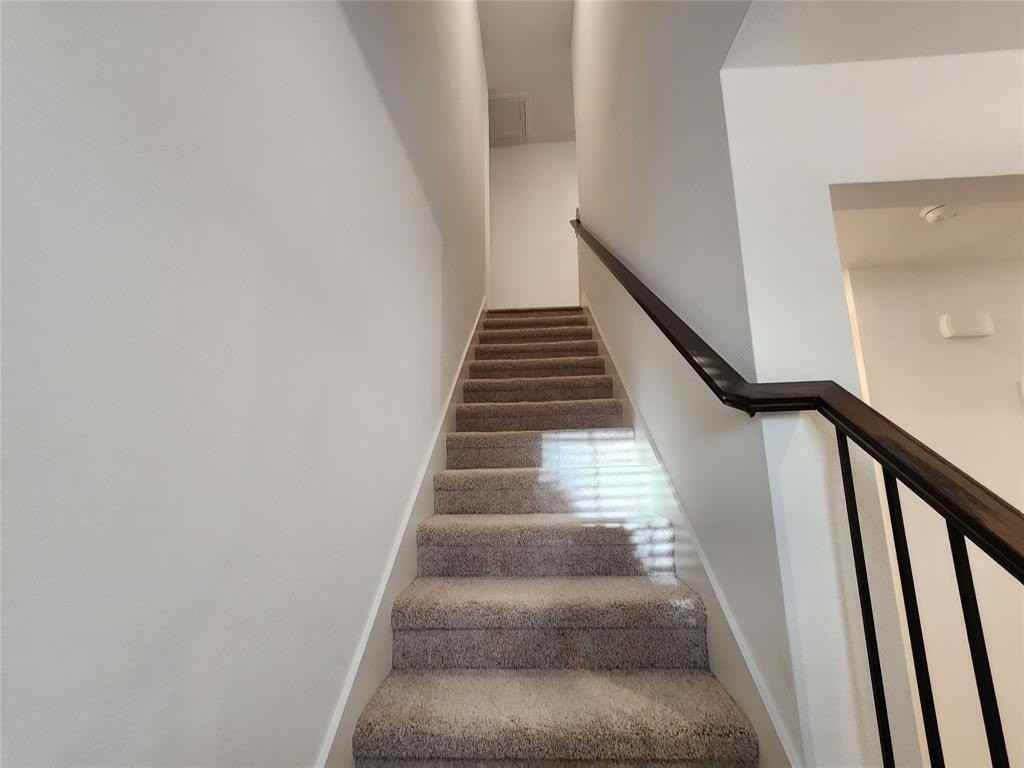 634 Redwood Way - Photo 4 of 22