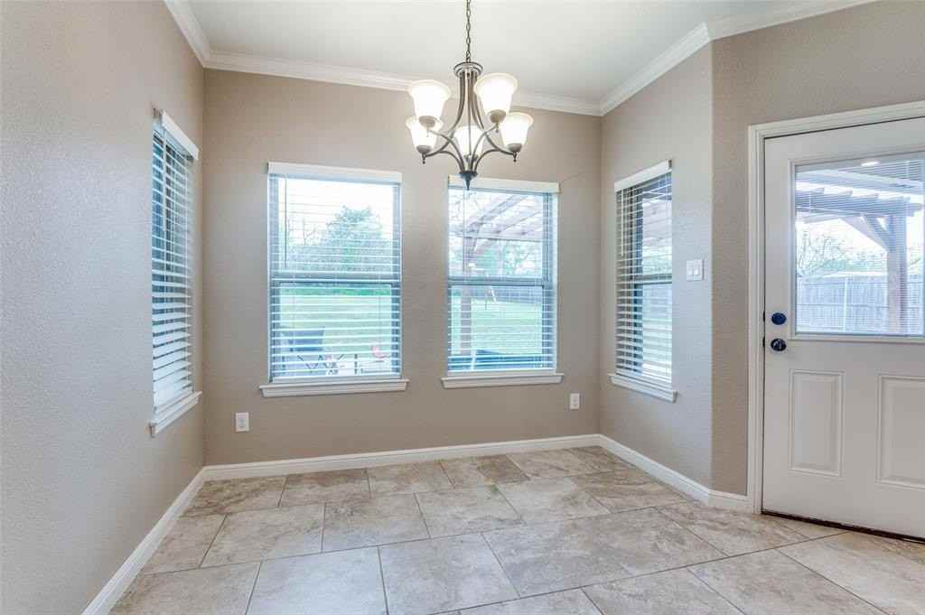 637 N Stewart St - Photo 3 of 25