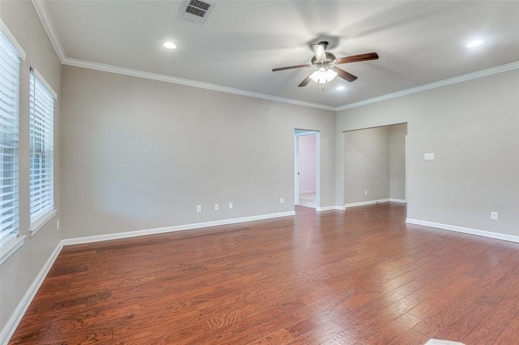 637 N Stewart St - Photo 6 of 25