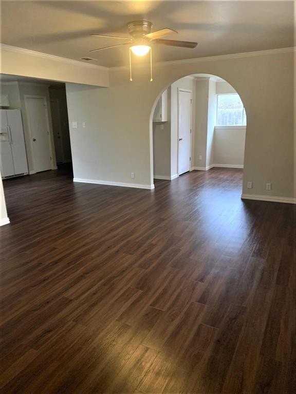 11991 Maple St - Photo 3 of 17