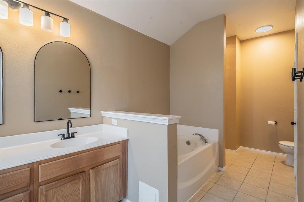 1906 Beach Dr - Photo 4 of 40