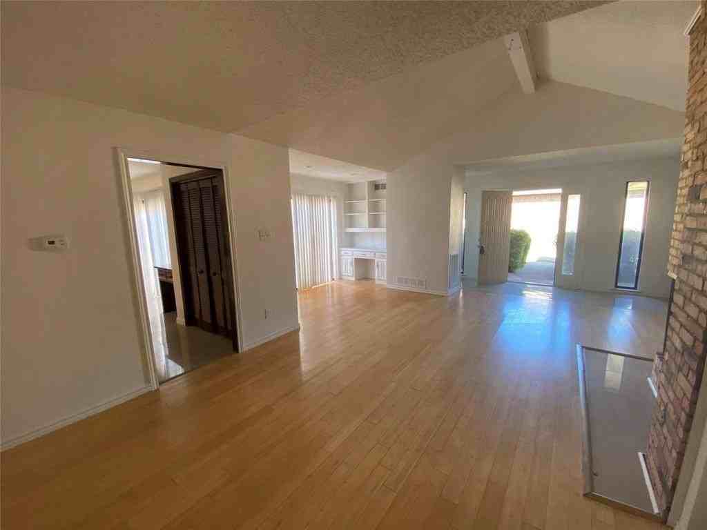 1109 Wimbledon Ln - Photo 4 of 24