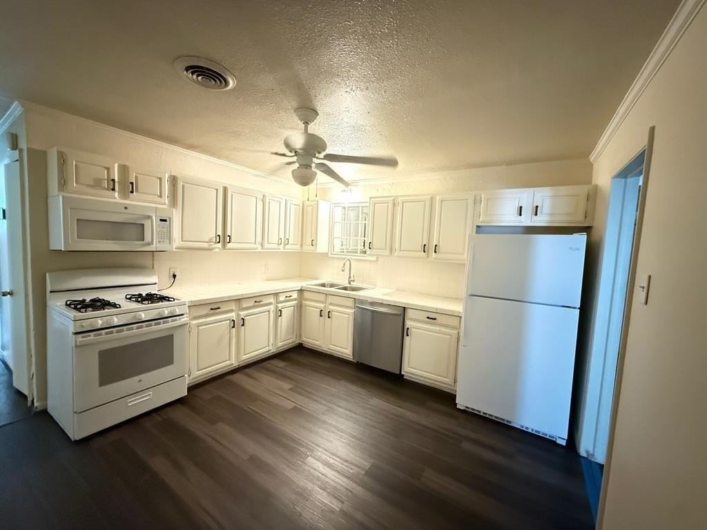 1664 Fagan Dr - Photo 3 of 14