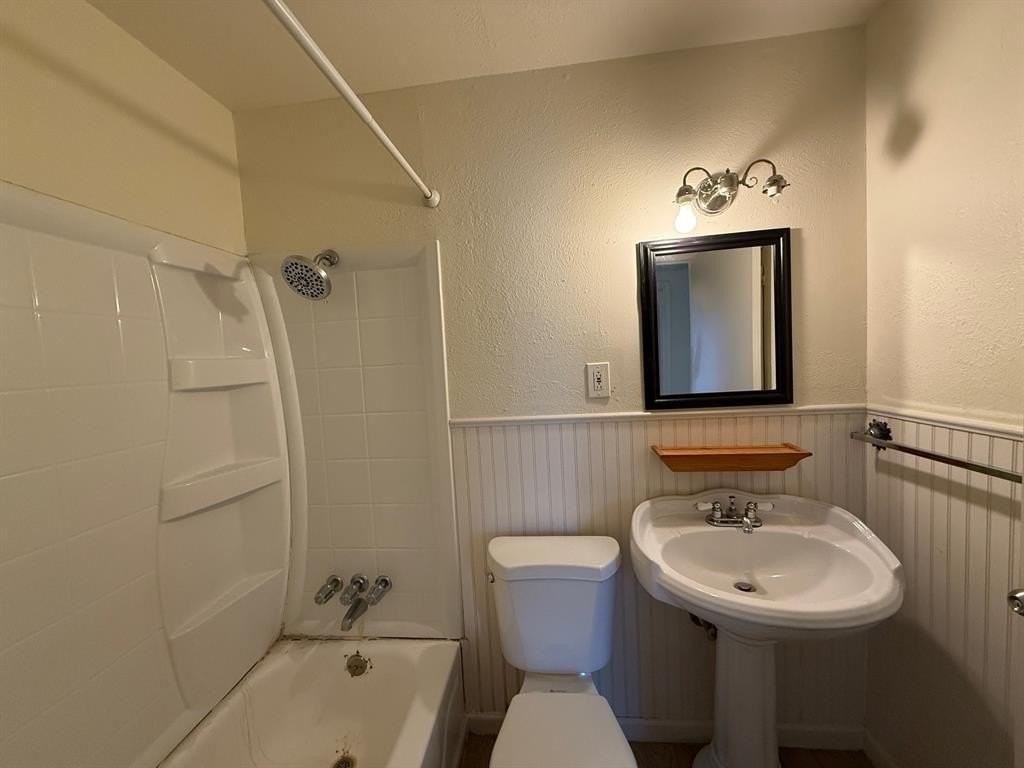 1664 Fagan Dr - Photo 7 of 14