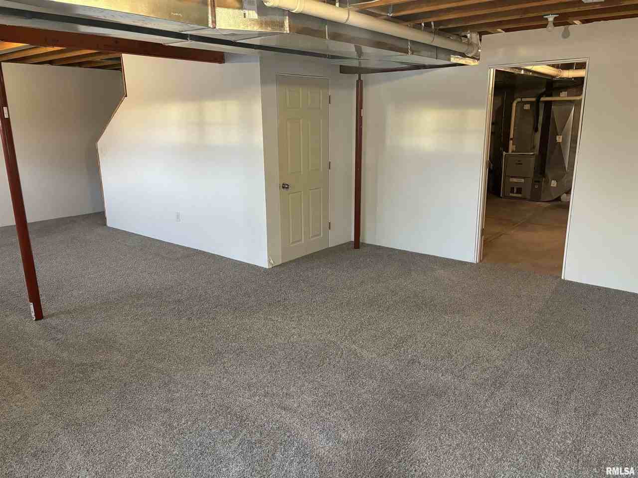 2116 W Geneva Rd - Photo 2 of 17