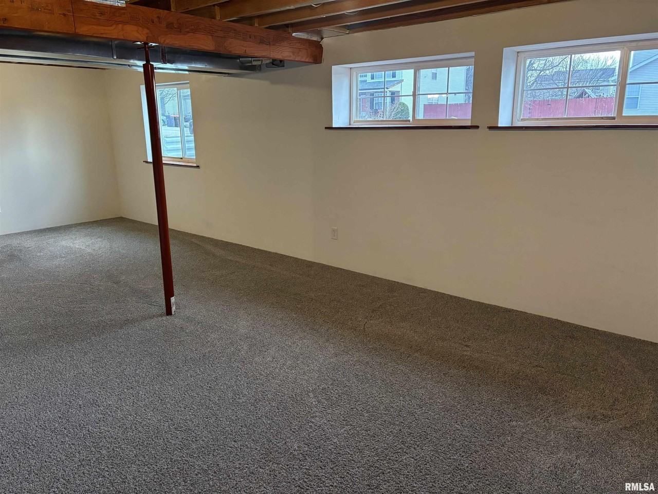 2116 W Geneva Rd - Photo 3 of 17