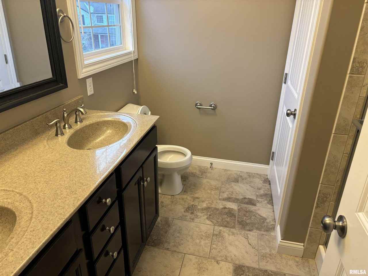 2116 W Geneva Rd - Photo 5 of 17