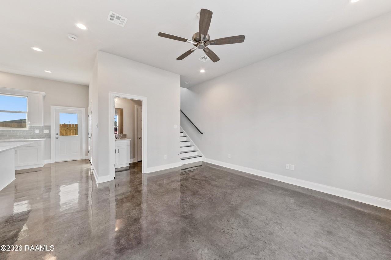 113 Firethorn Dr - Photo 4 of 15