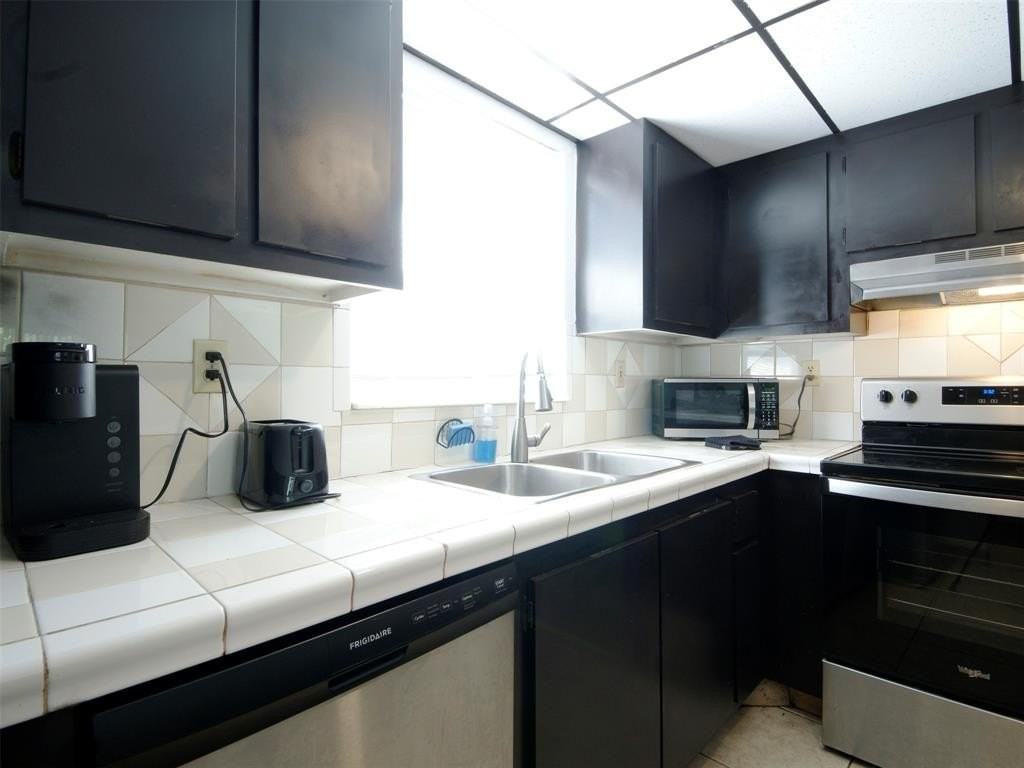 1920 N Congress Ave #105 - Photo 5 of 19