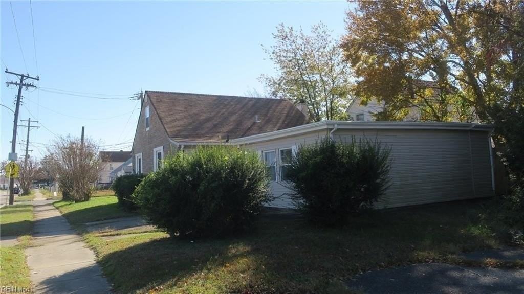 1163 18th St - Photo 2 of 23