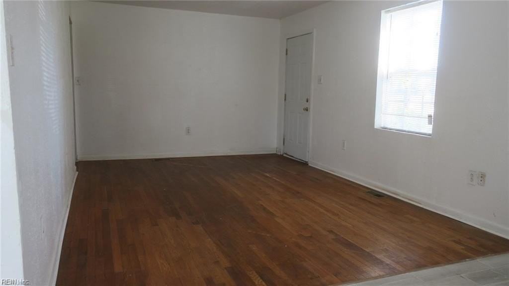 1163 18th St - Photo 4 of 23