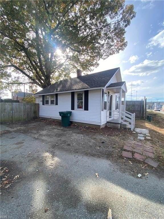 12476 Warwick Blvd - Photo 2 of 12