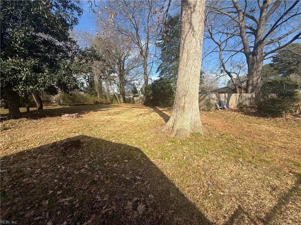 4876 Robin Hood Rd - Photo 3 of 20