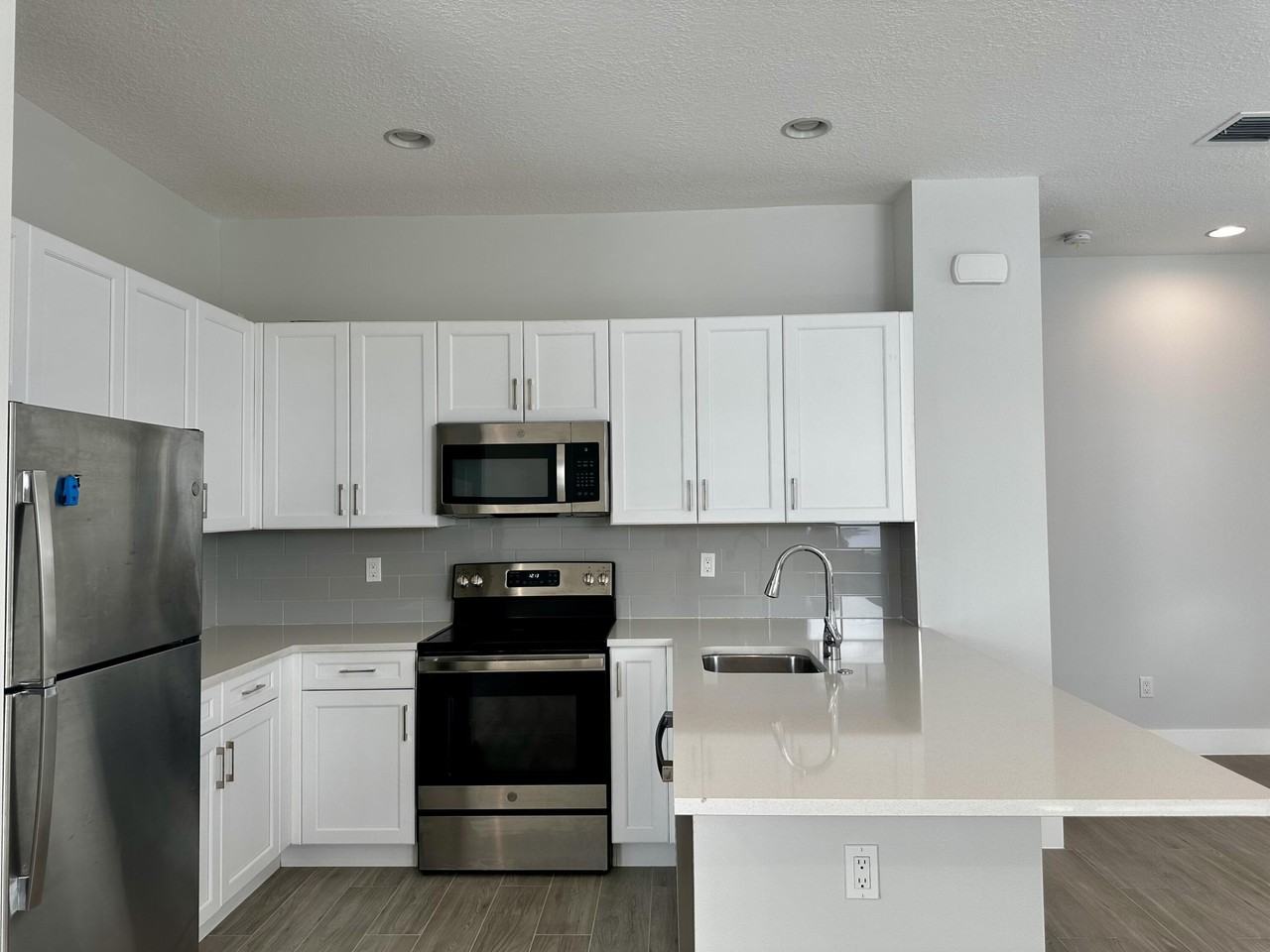 5032 Grandiflora Rd - Photo 4 of 40