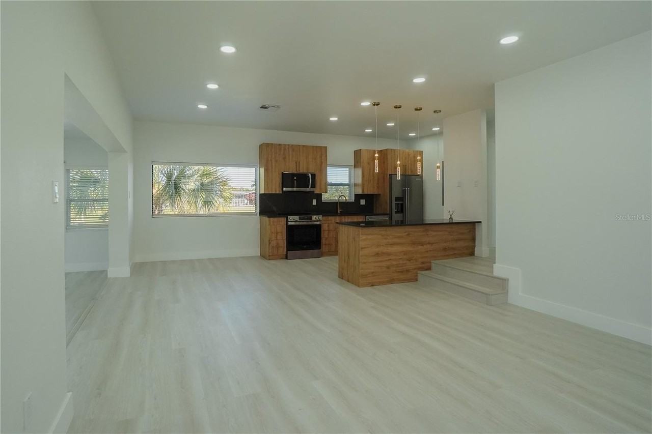 6821 Marius Rd - Photo 5 of 39