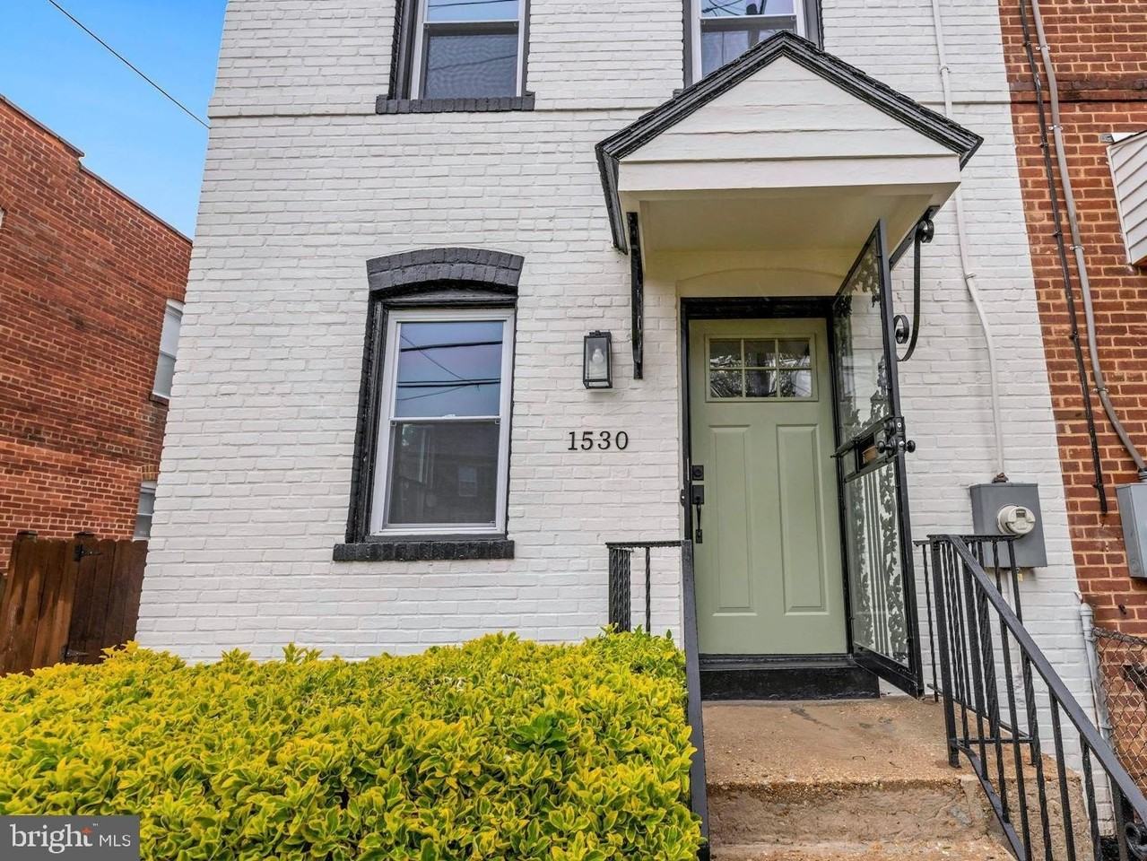 1530 Howard Rd Se - Photo 2 of 32