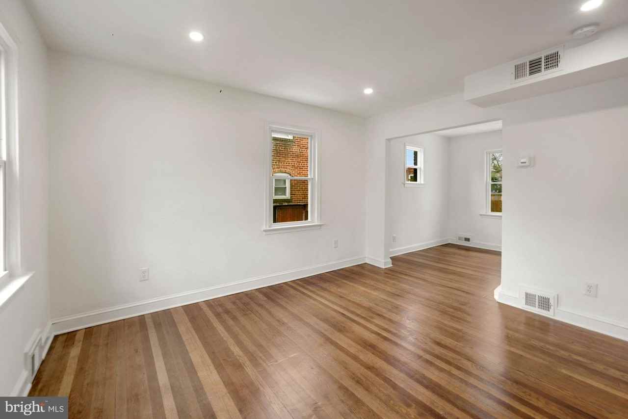 1530 Howard Rd Se - Photo 3 of 32