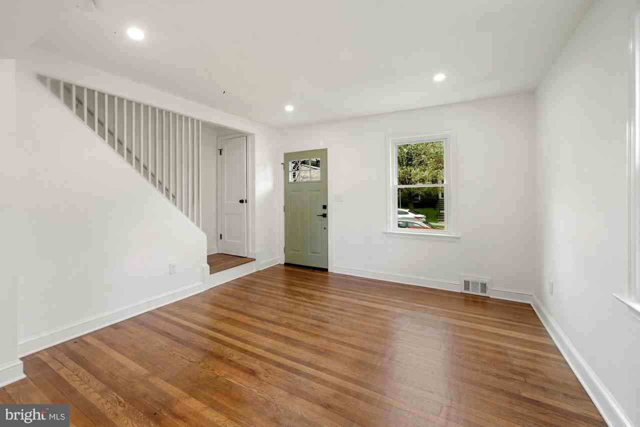 1530 Howard Rd Se - Photo 4 of 32