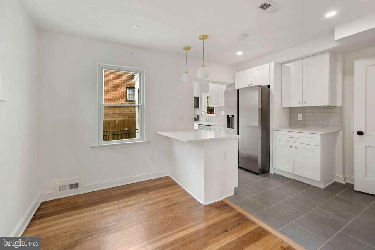 1530 Howard Rd Se - Photo 5 of 32