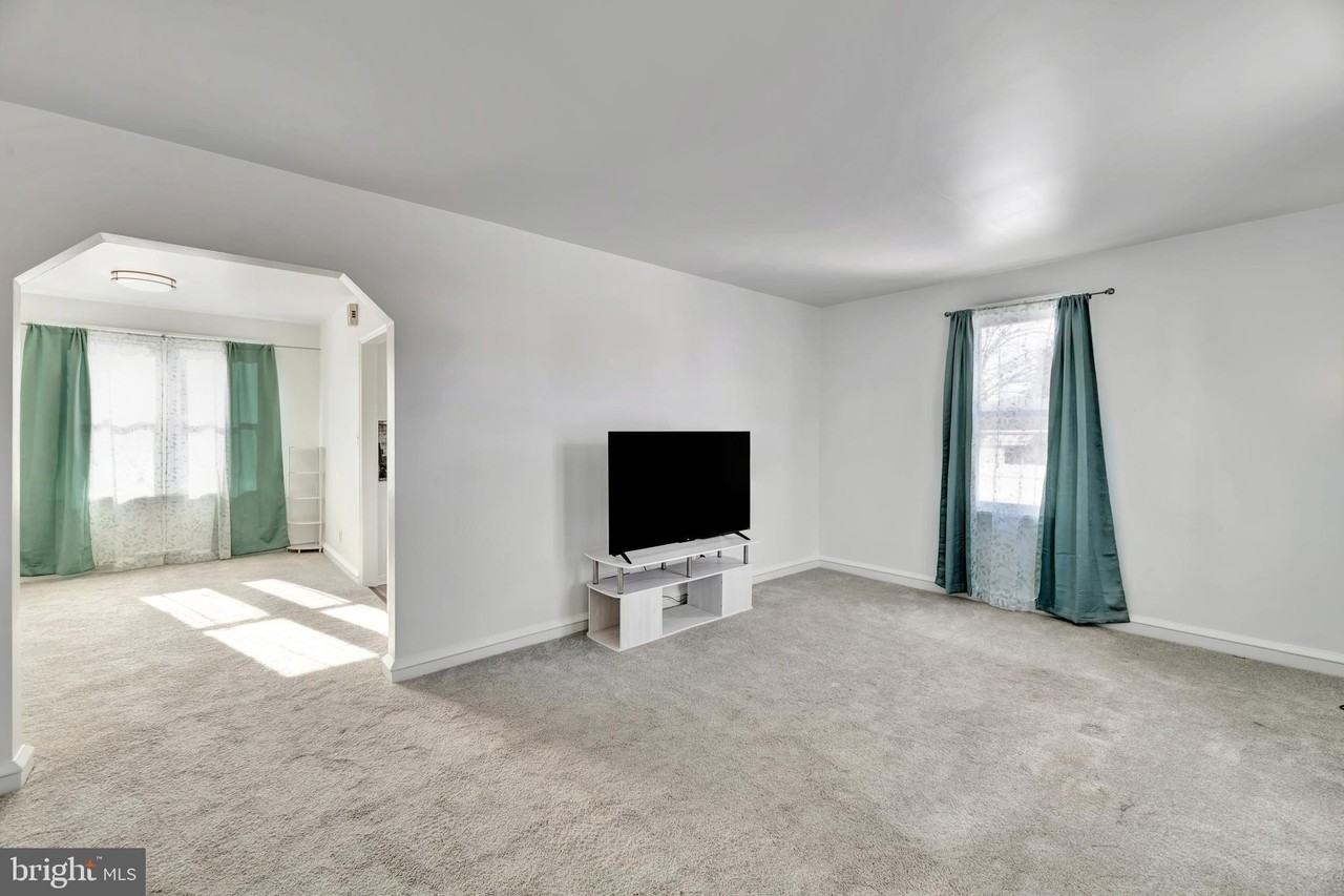 244 W Champlain Ave - Photo 3 of 18