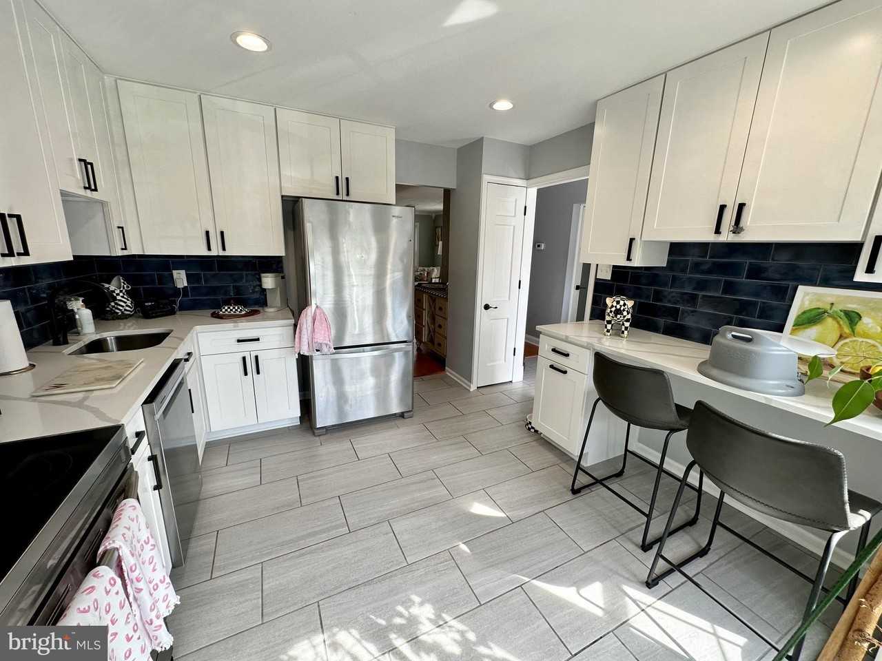 1456 Chatham Ct - Photo 3 of 38