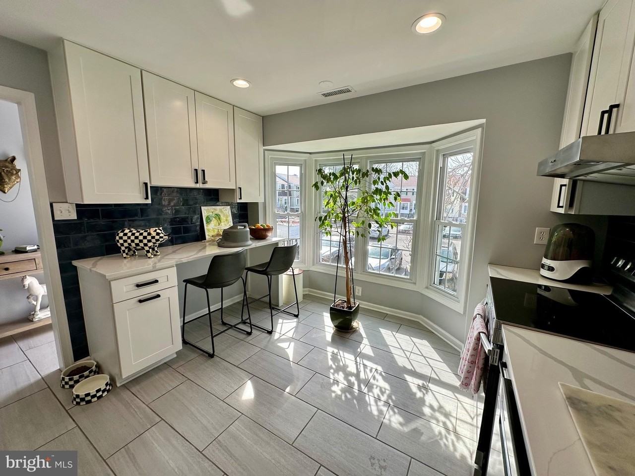 1456 Chatham Ct - Photo 4 of 38