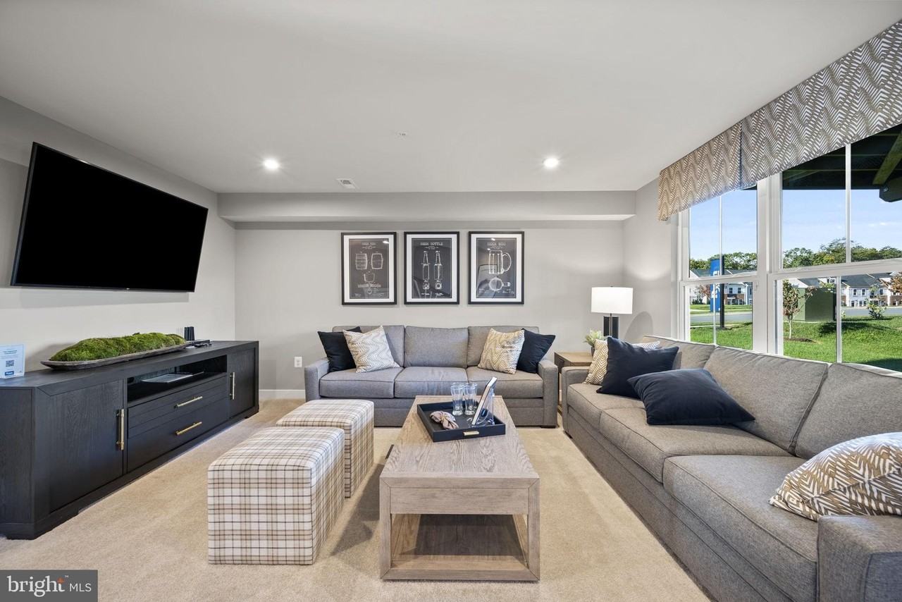 171 Woodgate Cir - Photo 4 of 50