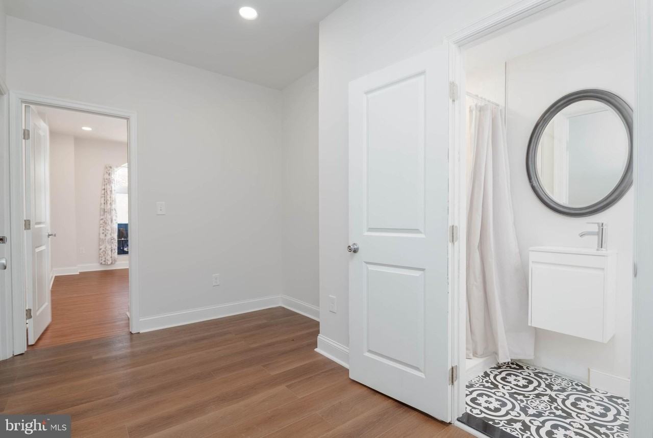 508 N Linwood Ave - Photo 3 of 37