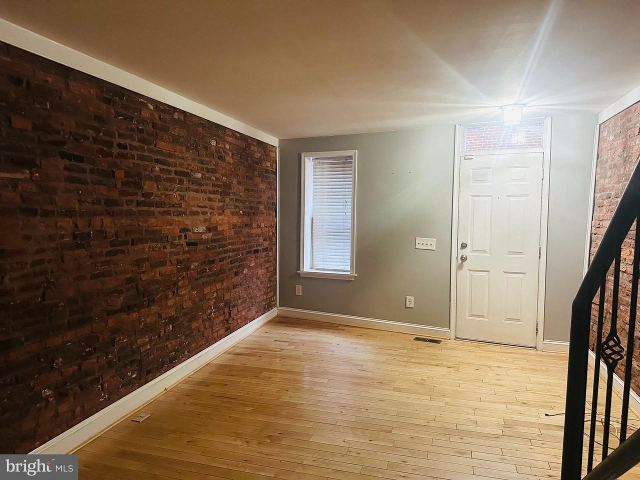 1711 Marshall St - Photo 4 of 18